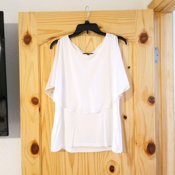 White ladies shirt - Picture 1 of 3